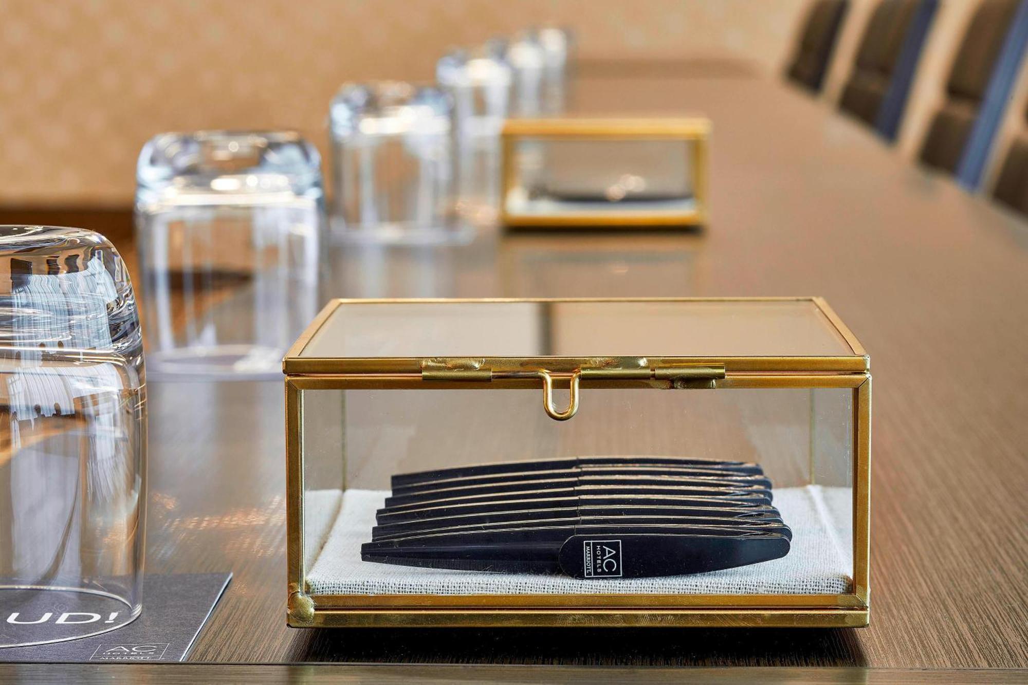 Ac Hotel By Marriott Cleveland Beachwood Bagian luar foto