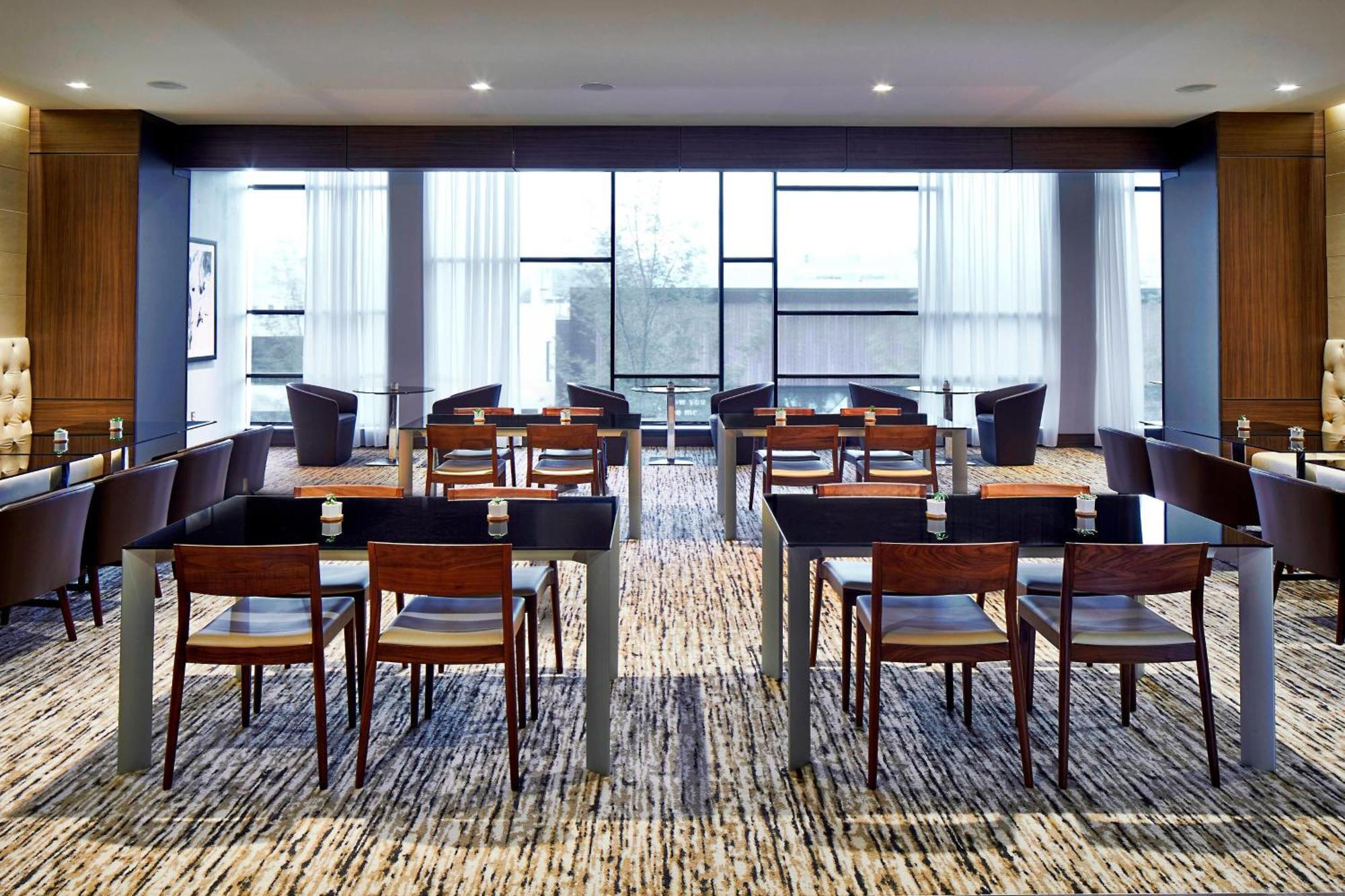 Ac Hotel By Marriott Cleveland Beachwood Bagian luar foto